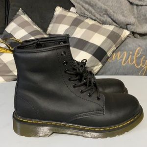 1460 dr marten boots
